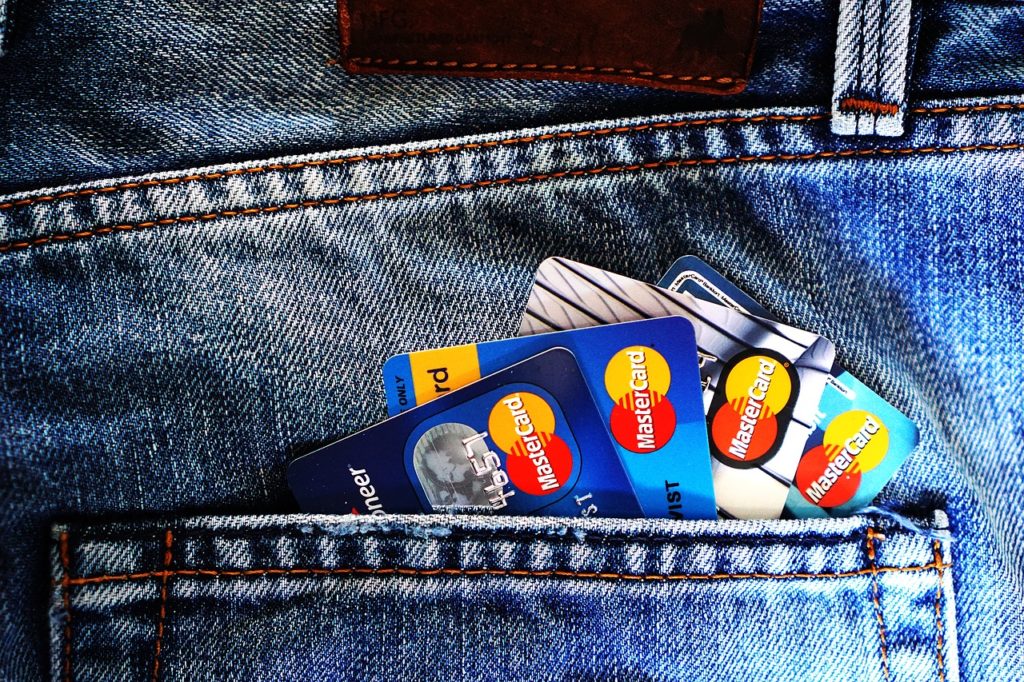 4 Disadvantages of Having Numerous Credit Cards
